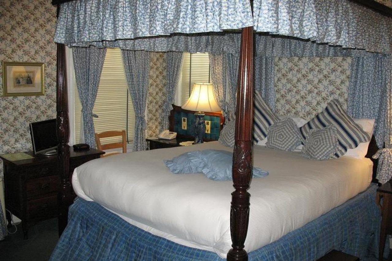 A House 4*