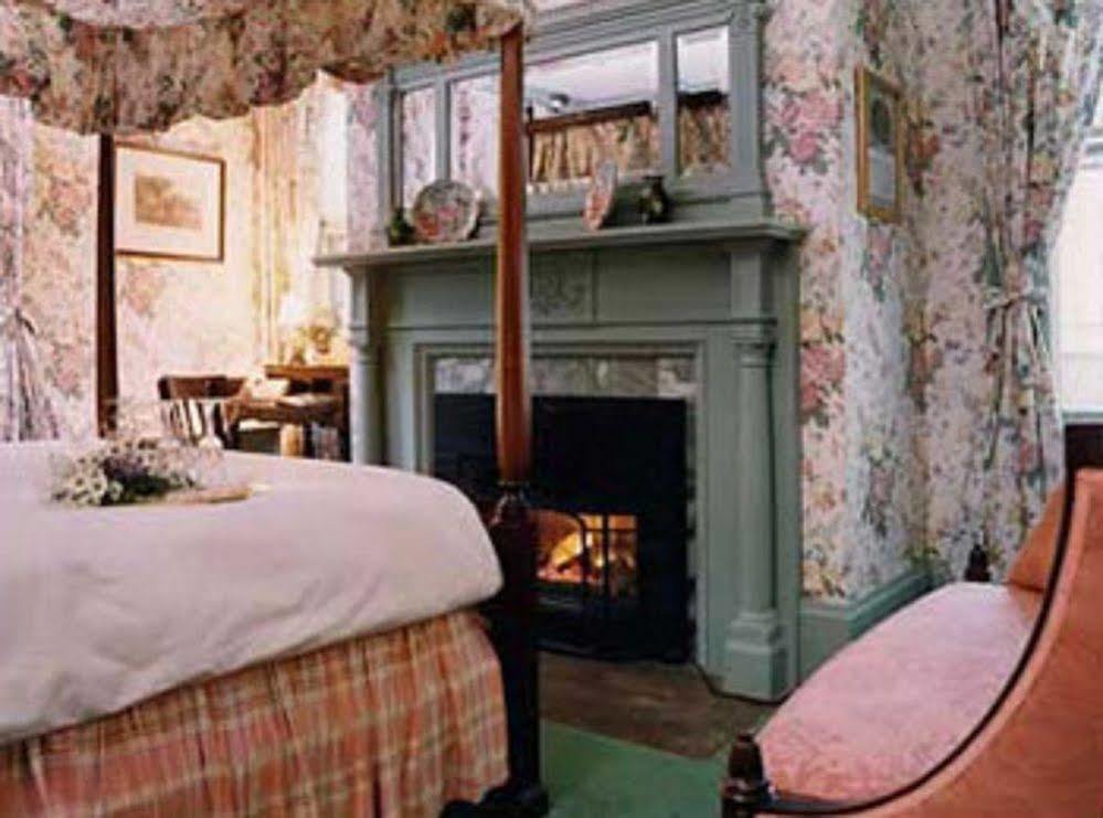 A House 4*